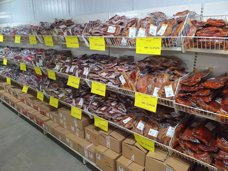 Mere market u Bijeljini mijenja trendove u kupovini: Prepoznatljivi po niskim cijena (FOTO)