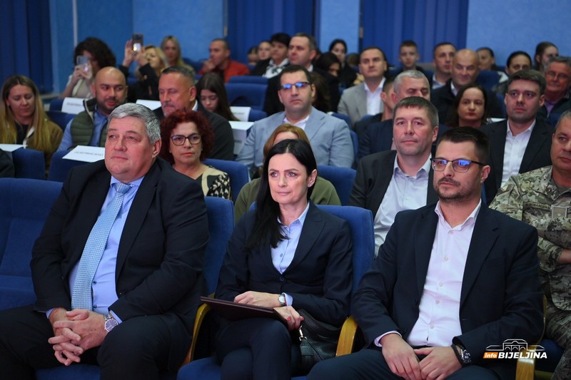 Ugljevik obilježava krsnu slavu, priznanja najzaslužnijima: Opština u znaku velikih investicija (FOTO)