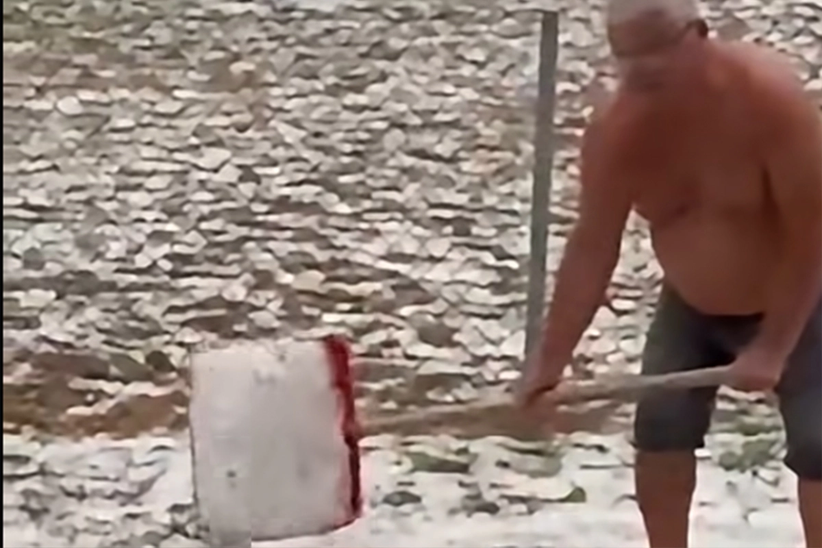 Nevjerovatne scene iz Laktaša: Led sklanjali lopatama (VIDEO)