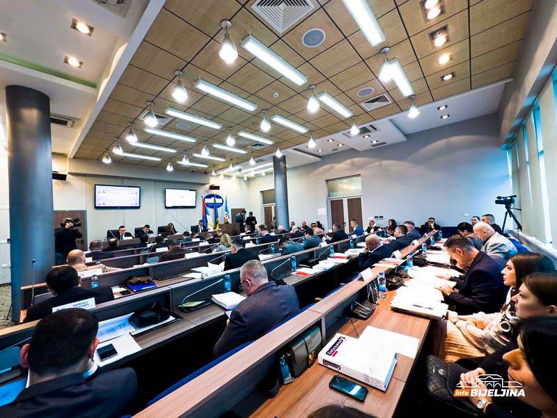 Pitali smo četiri bijeljinska odbornika zašto ćute u Skupštini, oglasio se samo jedan: Ovo je njegova poruka