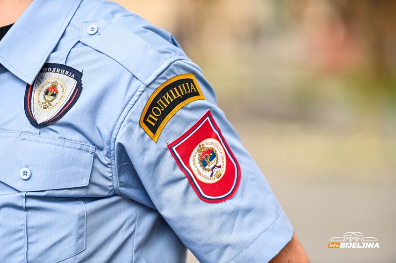 Bijeljina: Policajci ga zaustavili, on odbacio kokain (FOTO)