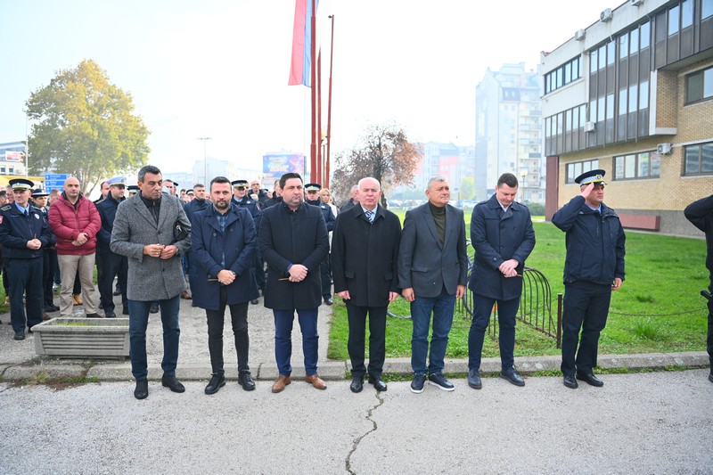 Položeni vijenci: Policijska uprava Bijeljina obilježava Krsnu slavu Svetog Arhangela Mihaila (FOTO)