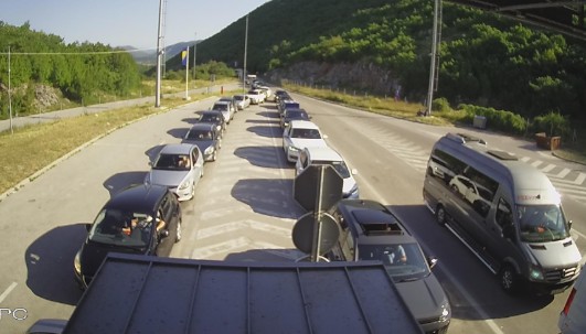 Kolaps na granicama: Kilometarske KOLONE NA IZLAZU IZ BiH, saobraćaj obustavljen na više dionica