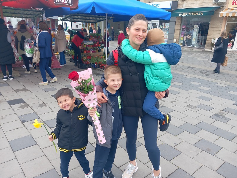 Bijeljina: Bogata ponuda cvijeća za 8. mart, evo šta su Bijeljinci najviše kupovali (FOTO)