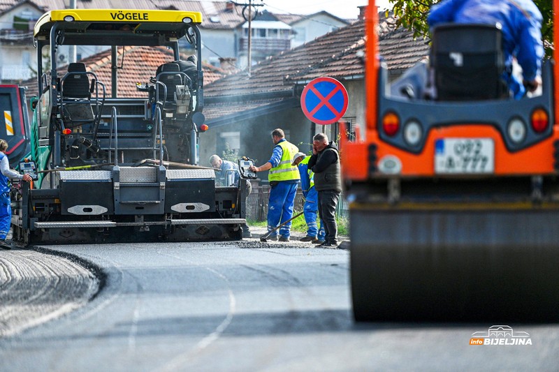 Počelo asfaltiranje puta u Janji (FOTO)