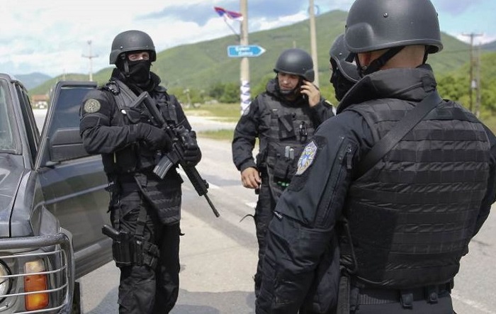 SNIMAK IZ ŠTRPCA: Opština i ulice u blokadi, Rosu više od šest sati maltretira Srbe