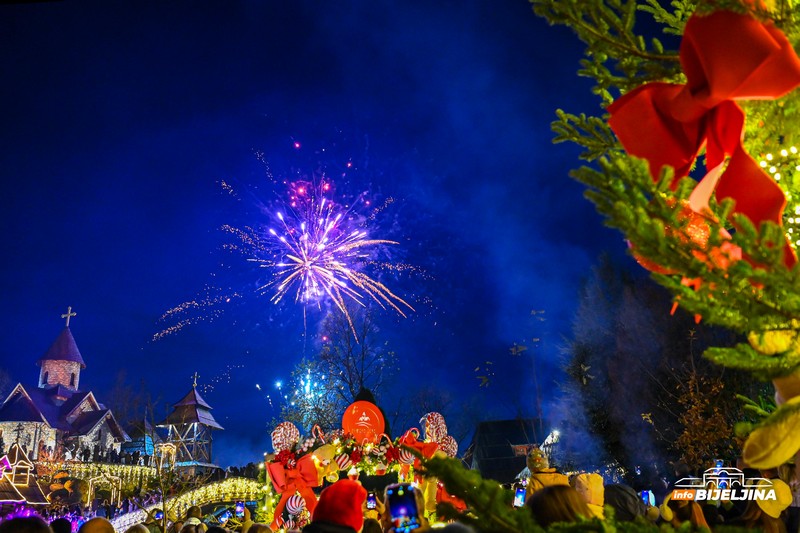 Svečano otvoreno Zimsko selo, spektaklu prisustvovali brojni građani (FOTO)