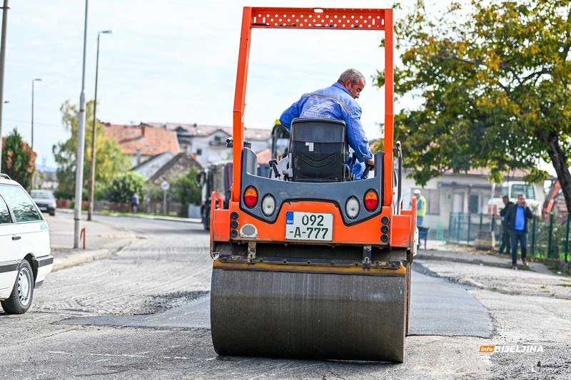 Počelo asfaltiranje puta u Janji (FOTO)