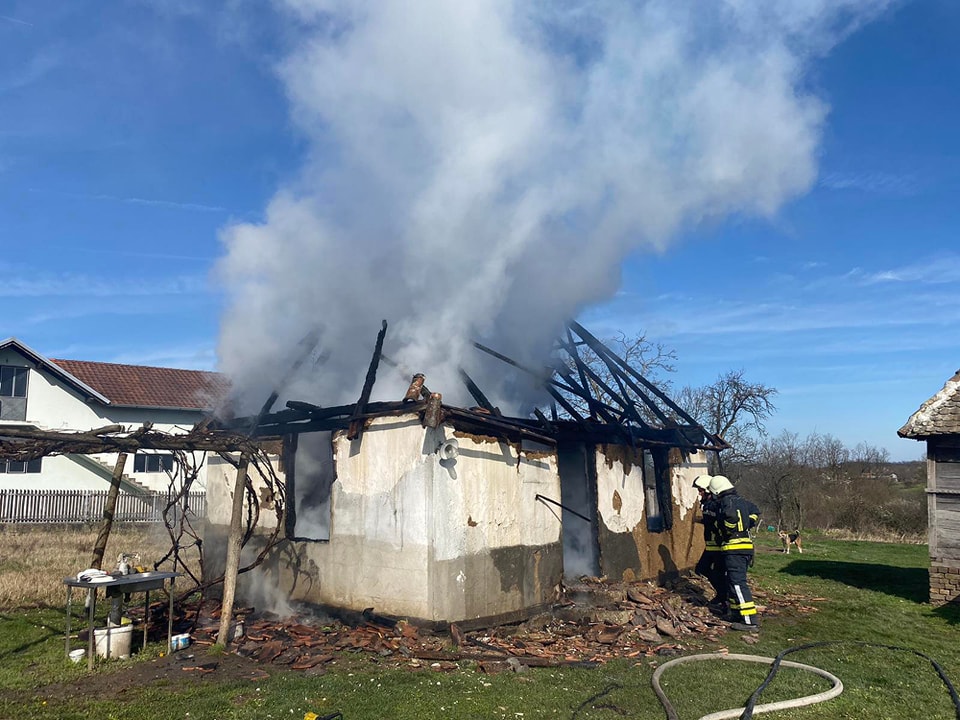 Bijeljina: Izgorjela kuća, vlasnik kroz suze ispričao da je ostao bez svega (FOTO)