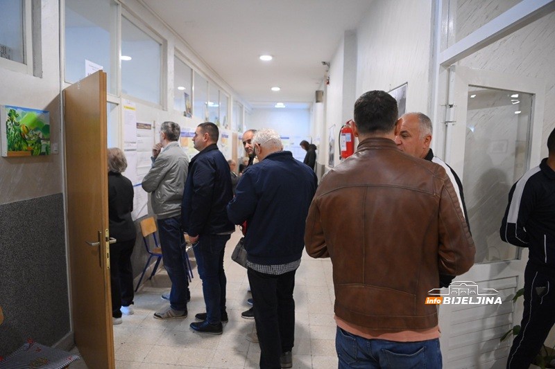 Reporteri InfoBijeljine na biralištima: Koliko traje glasanje? (FOTO)