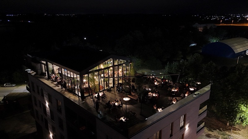 Oaza okružena zelenilom: Pogledajte bajkovite prizore u bašti hotela “Krug” (FOTO)