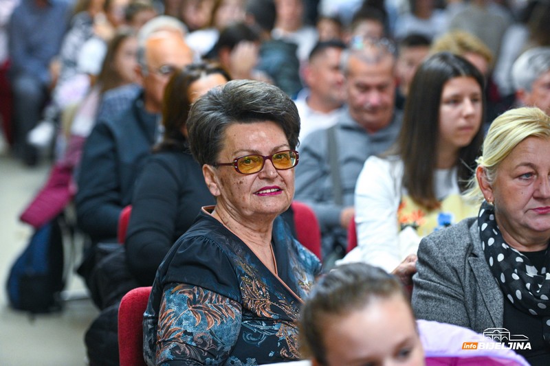 Bijeljina: Predstavljena knjiga mlade pjesnikinje Jane Čičarove (FOTO)