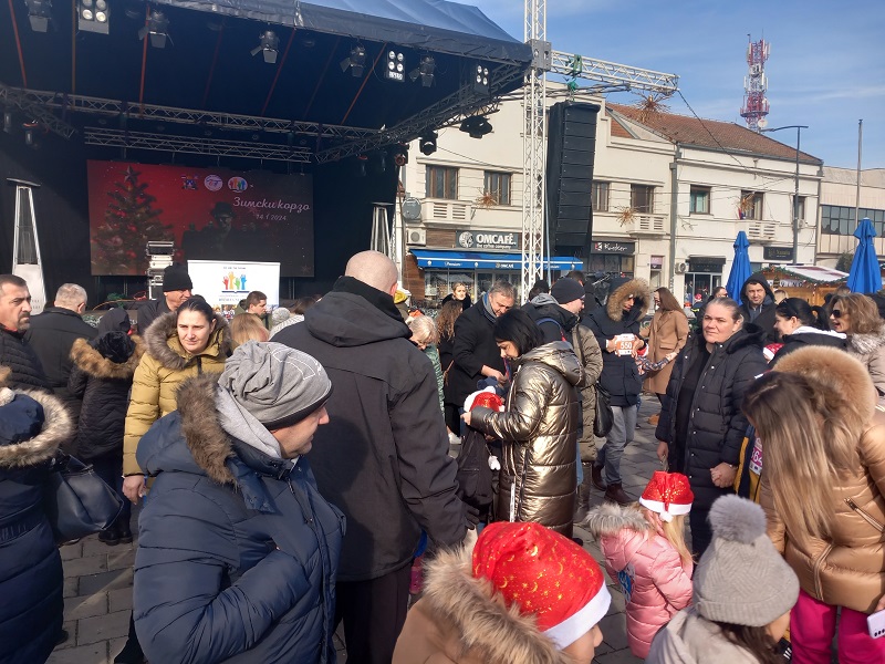 Bijeljina: Održana Trka malih Deda Mrazeva, učestvovalo 500 mališana (FOTO)