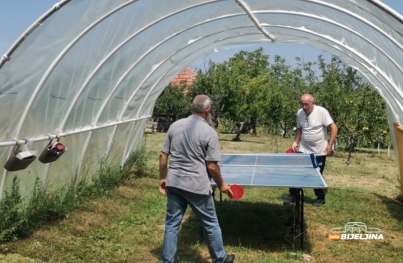 Oaza mira u Semberiji: Seoski turizam Jelkića oduševljava posjetioce, gosti mogu da prave domaću rakiju, džem, suše šljive