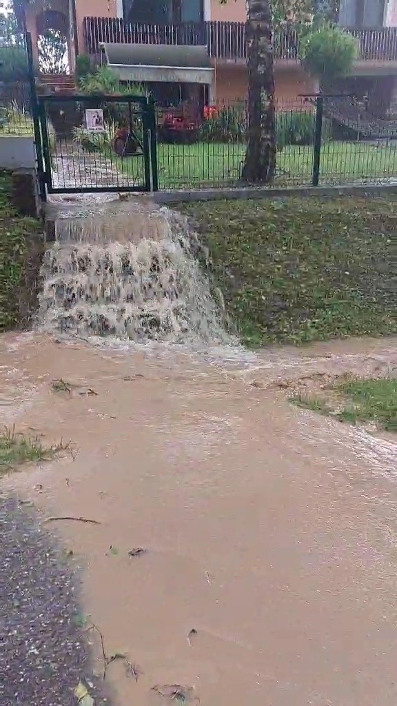 Info Bijeljina - Bijeljina: Jako Nevrijeme U Dragaljevcu, Padao I Grad ...