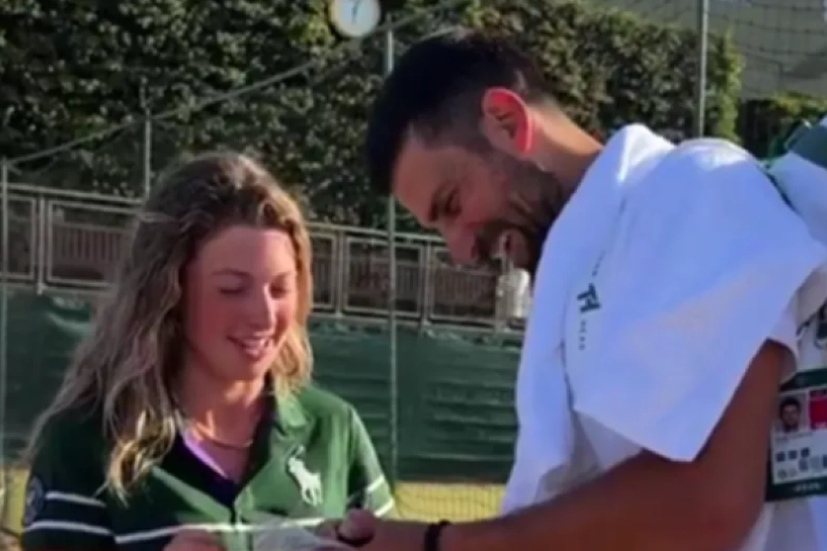 Đoković se izvinio djevojci na Vimbldonu i pokazao da je pravi gospodin (VIDEO)