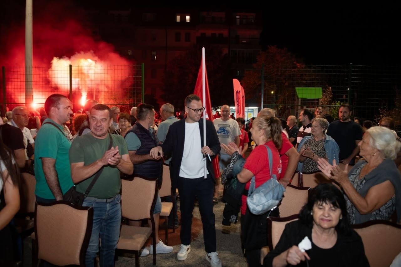 SNSD na Bogdanovića placu: Pitalo se direktno, razgovaralo konkretno