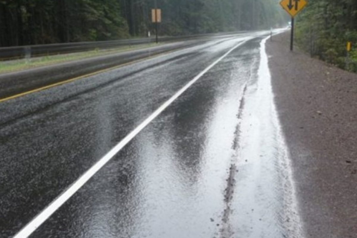  Vozači oprez - kolovozi mokri i klizavi