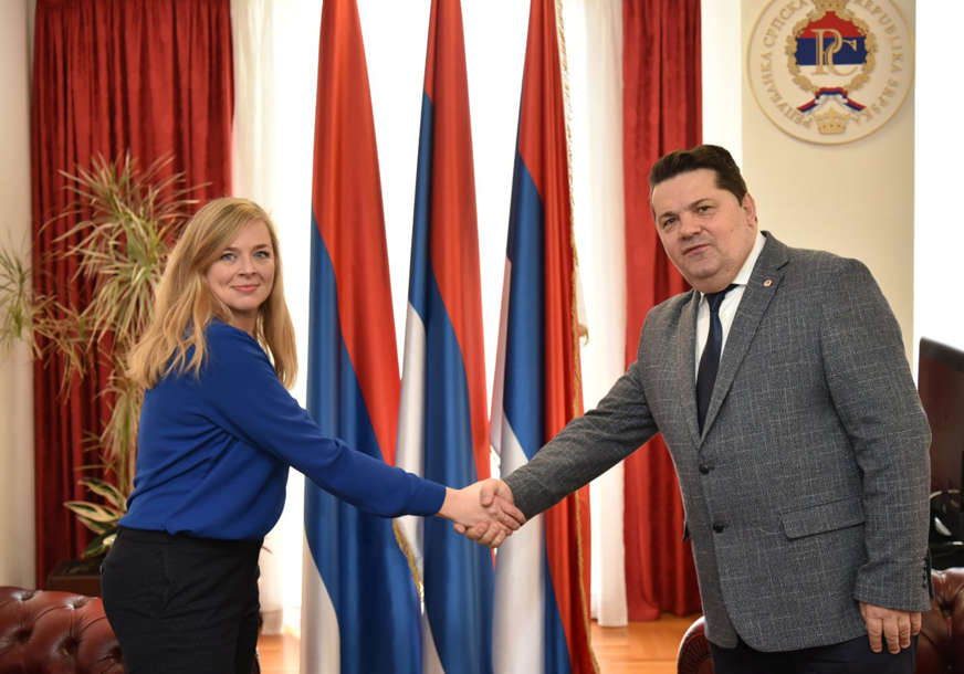 Stevandić sa Flukerovom o situaciji u BiH, naglasio potrebu zatvaranja kancelarije OHR