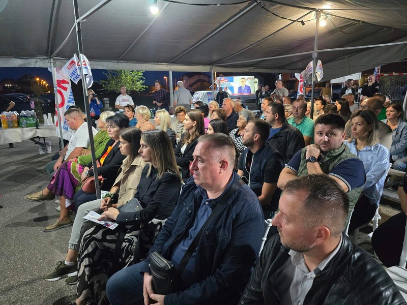 Tribina DEMOS-a u mjesnoj zajednici Ledinci: Puna podrška dr Mikajlu Laziću (FOTO)