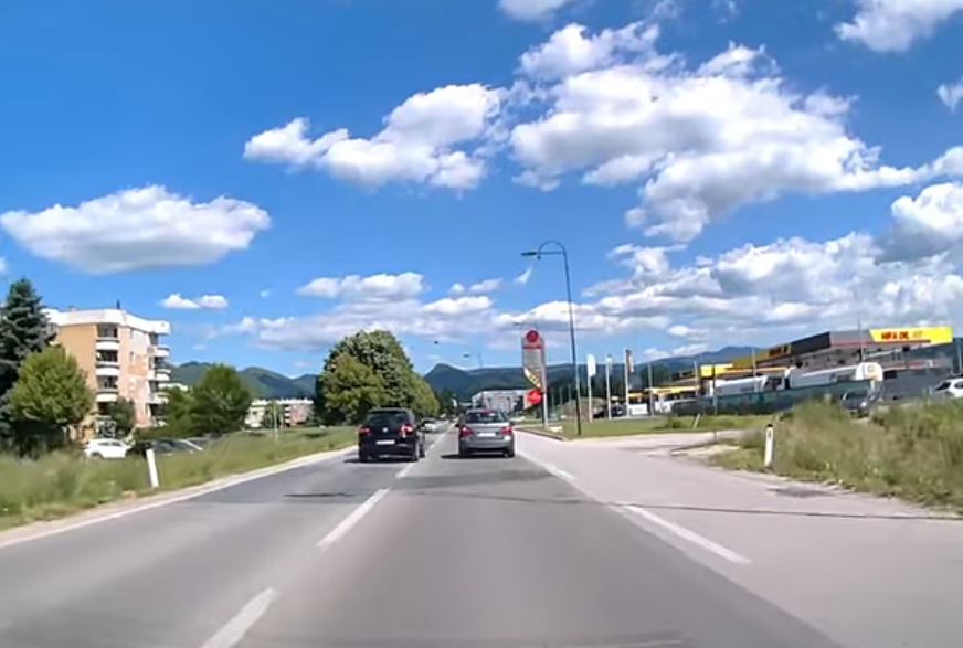 (VIDEO) MNOGI OSTALI BEZ RIJEČI Isplivao jeziv snimak preticanja kod Foče