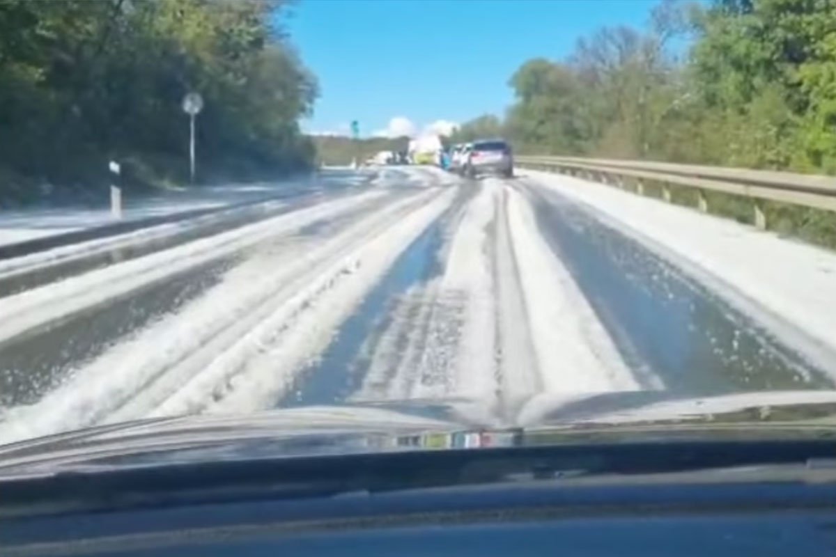 Nevjerovatni prizori u Hrvatskoj: Grad zabijelio saobraćajnice