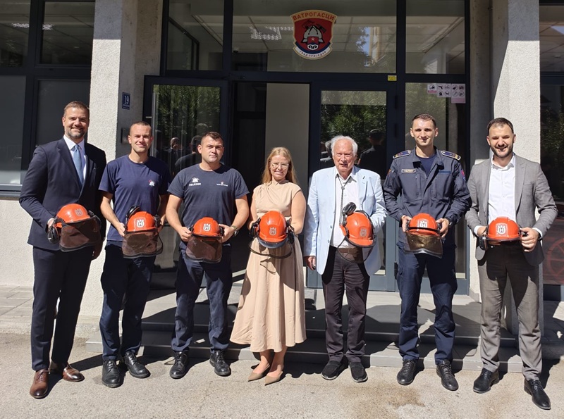 Delegacija iz Austrije u posjeti Prijedoru i Kozarskoj Dubici: Donacije školama i vatrogascima (FOTO)