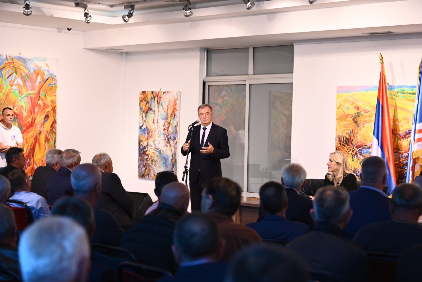 Cvijanovićeva i Dodik sa najistaknutijim ratnim komandantima sa regije