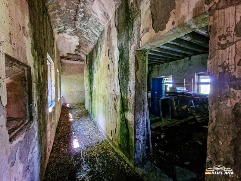 Njemački bunker u dvorištu Blagojevića: Nema nikakvu namjenu, ali nas je više puta spasio (FOTO)