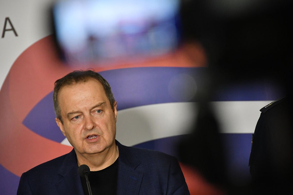 Dačić o protestima: Povrijeđeno 75 policajaca, privedena i tri stranca