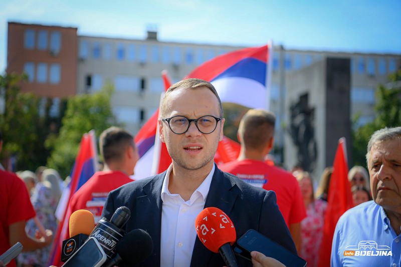Bijeljinski SNSD: Danas drugi počinju kampanju, mi nastavljamo sa radom (FOTO)