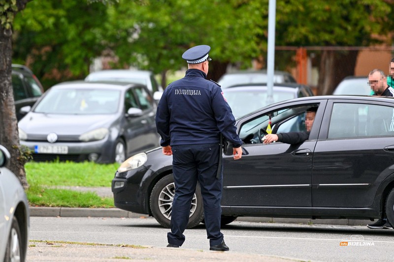 Bijeljina: Počela podjela biračkog materijala, sve nadzire policija (FOTO)