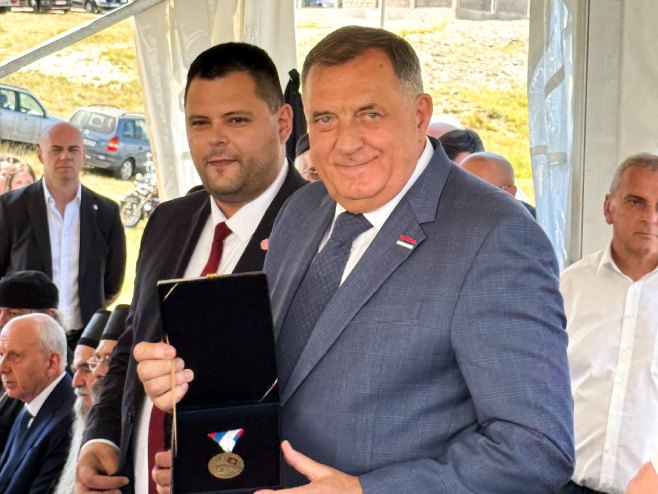 Kovačević uručio spomenice patrijarhu Porfiriju i Dodiku