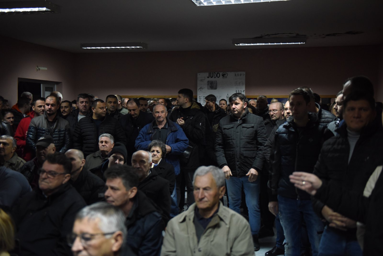 Tribina “Pokrenimo Bijeljinu” u Patkovači: Ljudi žele napredak, a ne podjele (FOTO)