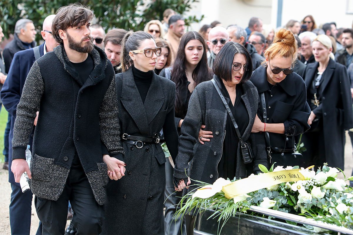 Sahranjen Masimo Savić: Porodica i kolege se oprostili od velikog pjevača (FOTO)