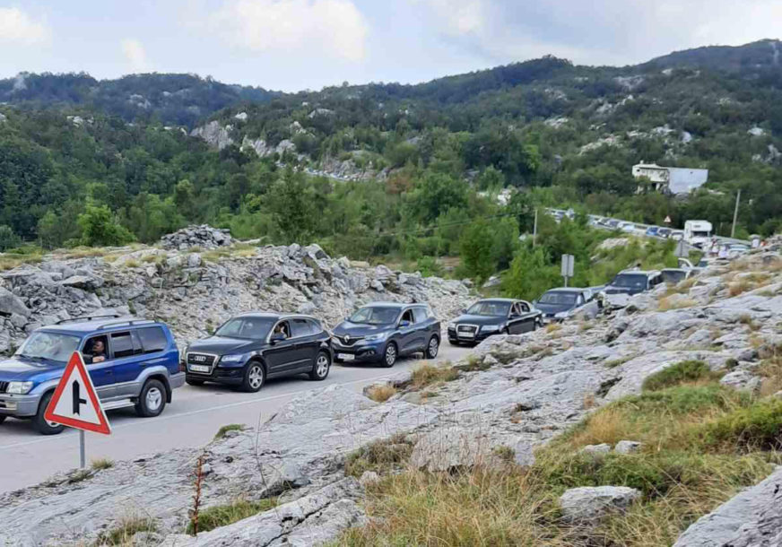 Vozači, budite strpljivi: Pojačan saobraćaj na graničnom prelazu Zupci