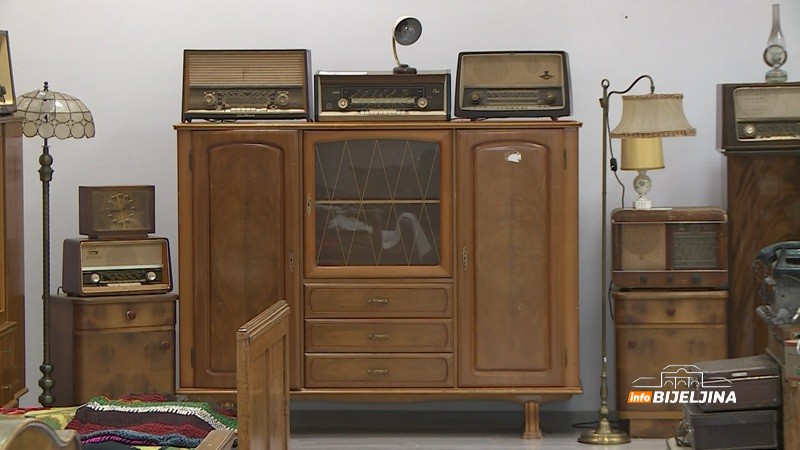 Predmeti stariji od vijeka izloženi u Bijeljini: “Moramo da ih čuvamo od insekata, ali i nevremena” (FOTO)