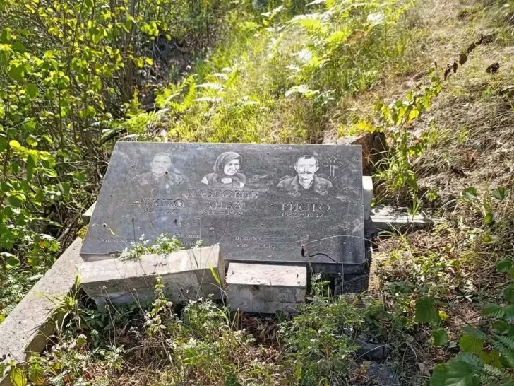 U Trnovcu kod Novog Travnika srušeno 11 spomenika na srpskom groblju