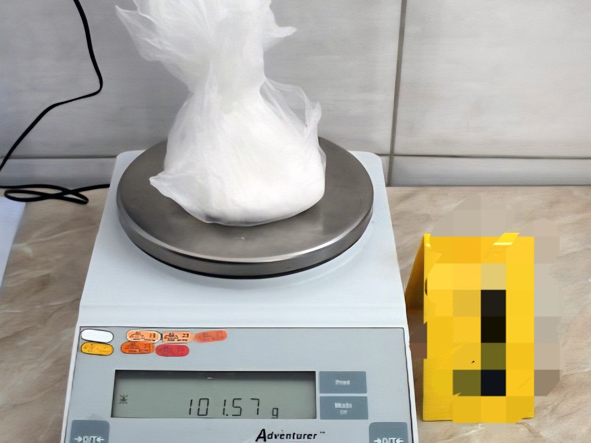 PU Bijeljina: Hapšenje i pretresi u Šamcu, pronađeno 112,8 grama kokaina /FOTO/