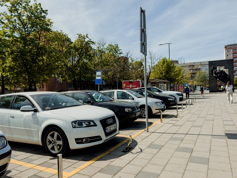 Bijeljina: Punjači za električna vozila uklonjeni sa trga, evo šta je razlog (FOTO)