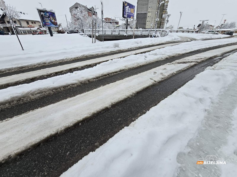 Bijeljina i jutros zatrpana snijegom: Pogledajte stanje na ulicama (FOTO)