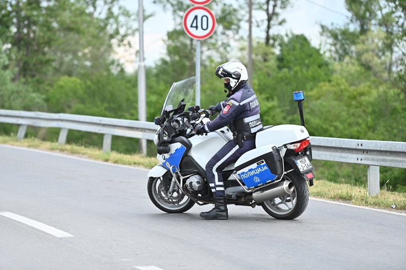 Bijeljina: Policajci na motociklima dočekuju učesnike biciklističke trke (FOTO)