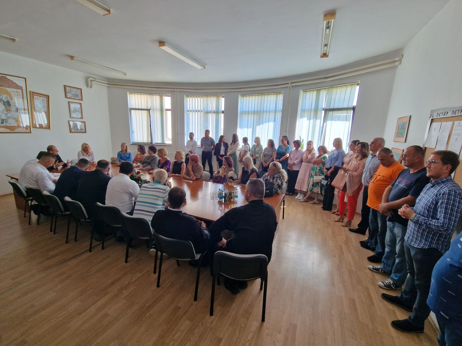 Predsjednik Srpske posjetila školu u Velikoj Obarskoj (FOTO)