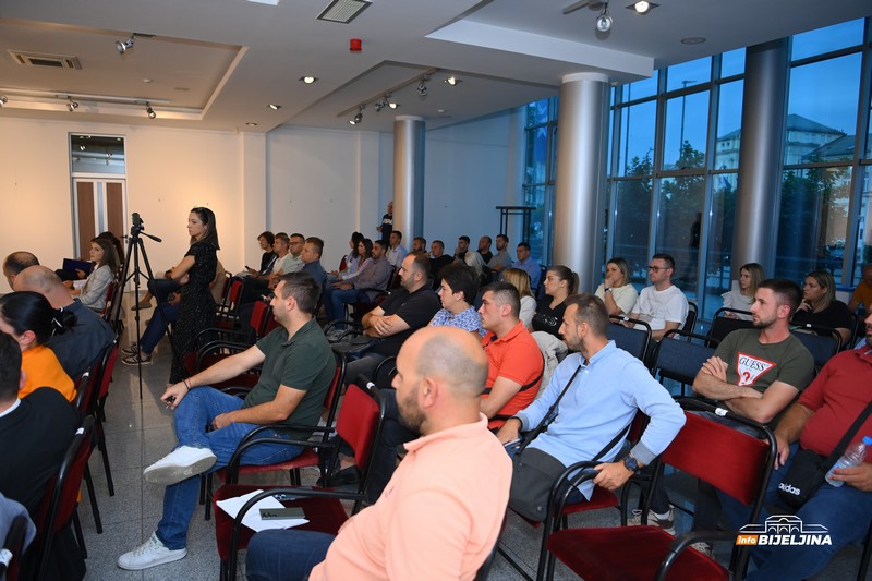 Bijes roditelja u Bijeljini: „Ako nema para za djecu – neka ih čuva gradska vlast“