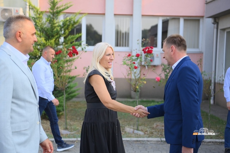 Cvijanovićeva i Minić se  sastali sa Gajićem, Ugljevik dobija novi vrtić (FOTO)