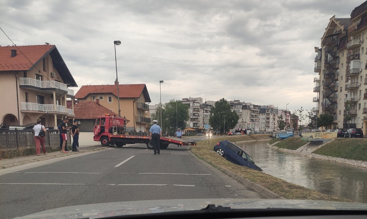 Vozilom sletio u kanal Dašnica (FOTO) 