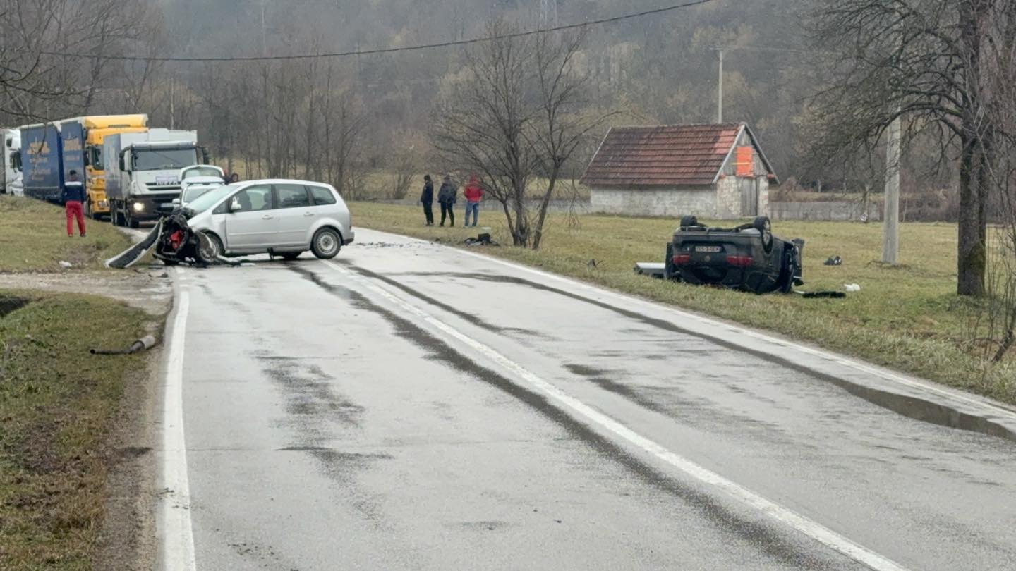 Detalji nesreće kod Bratunca: Poginuo suvozač u pasatu (79), više osoba povrijeđeno