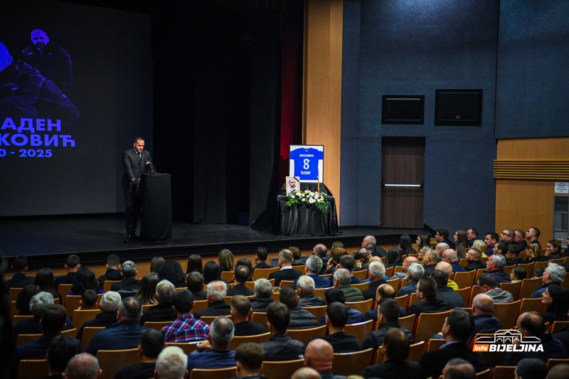 Bijeljina: Održana komemoracija povodom smrti Mladena Žižovića (FOTO)