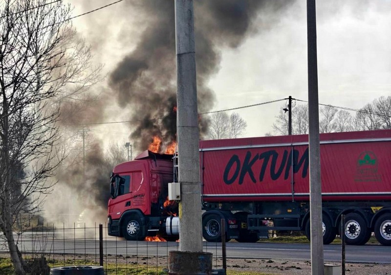 Gori kamion na putu Bijeljina - Rača (FOTO)