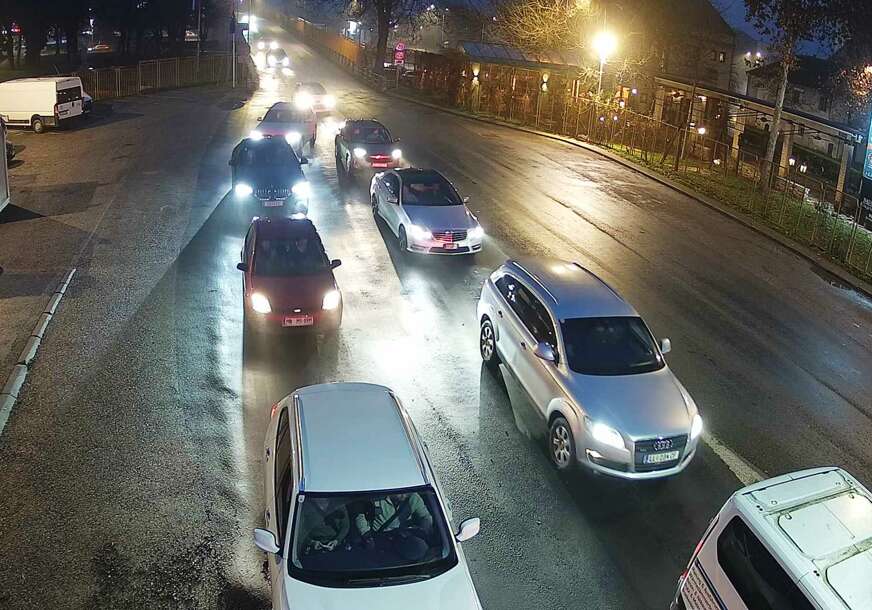 Haotične praznične gužve na granicama, kolone kilometarske